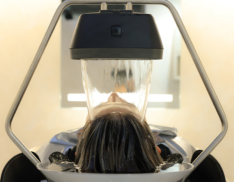 根本改善 × アンチエイジングスパ 立毛筋・筋膜に働きかける、本格頭皮ケア